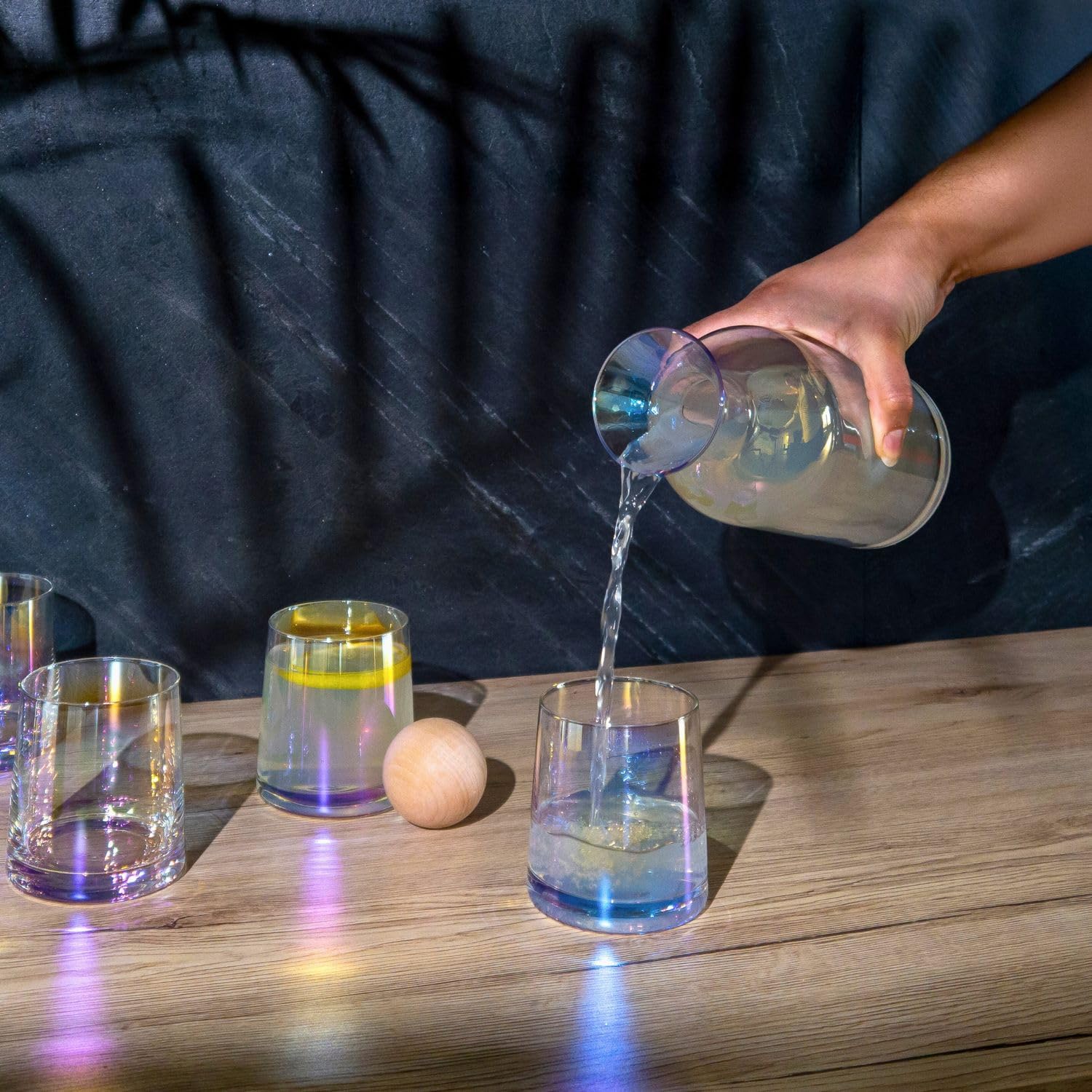 Intirilife Karaffe mit 4 Gläsern Glas 1,1 L Regenbogen Geschenkset