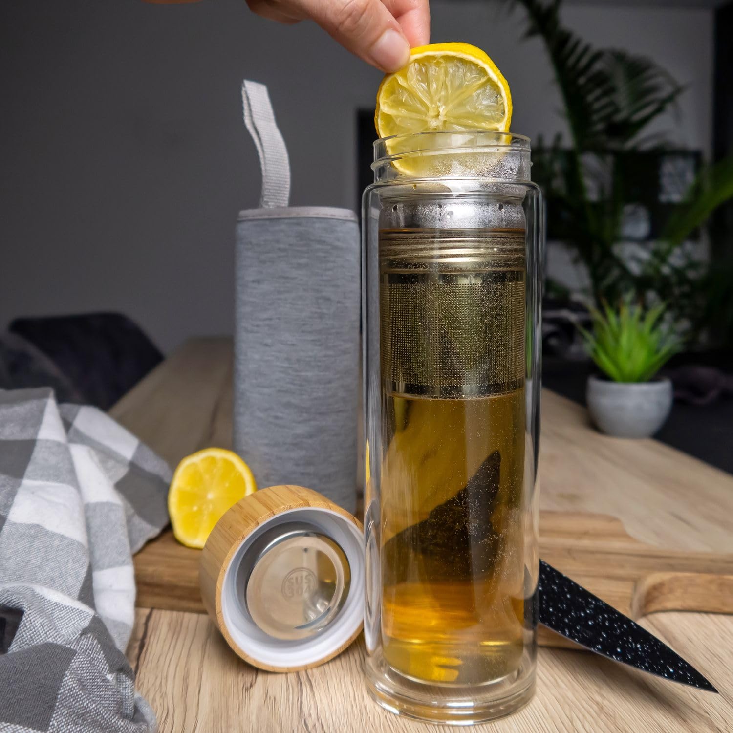 Intirilife Teeflasche Glas 400ml Sieb Bambus doppelwandig