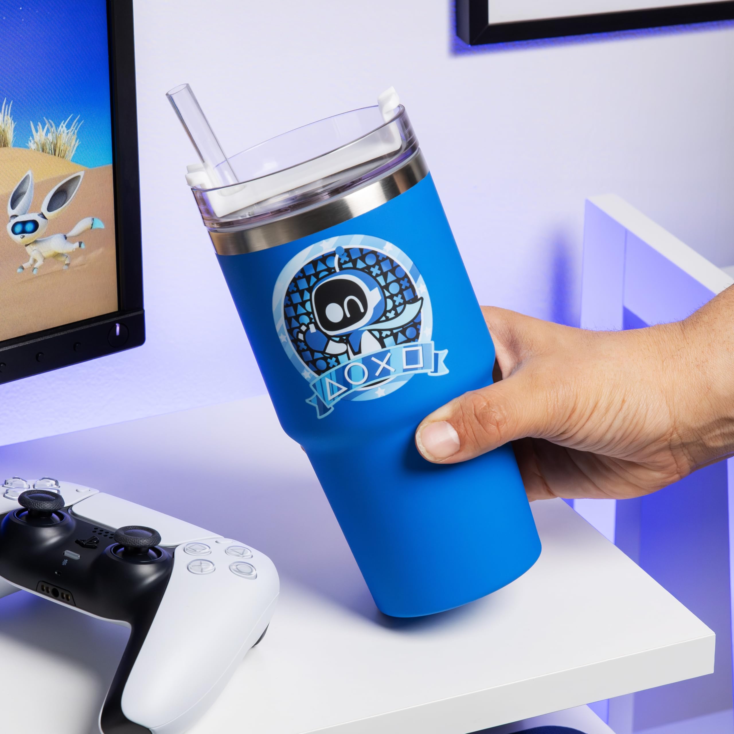 Paladone Astro Bot Gamer Becher 600 ml isoliert mit Deckel