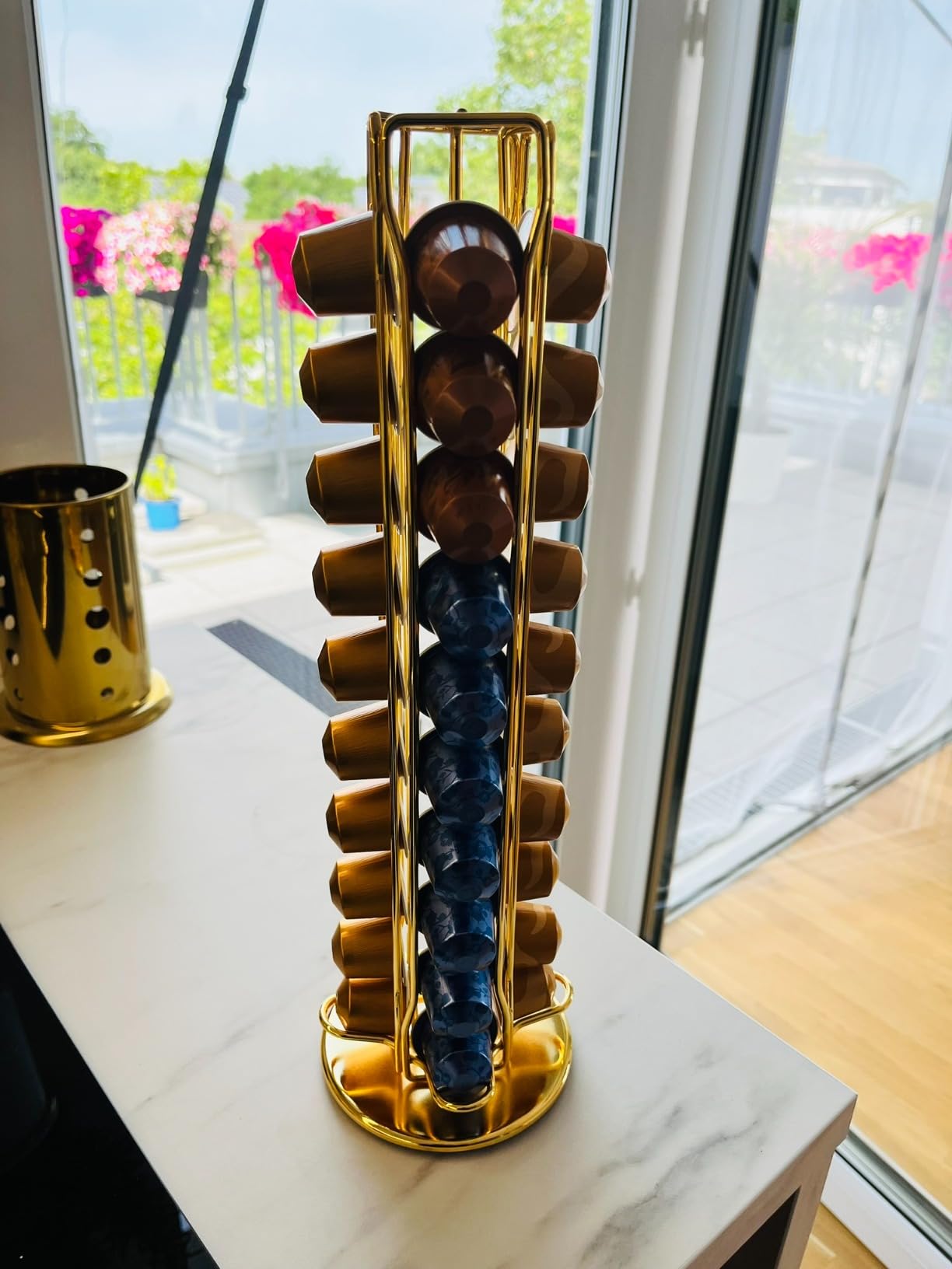 Intirilife Kapselhalter Gold 40 Nespresso Kapseln Eisen drehbar