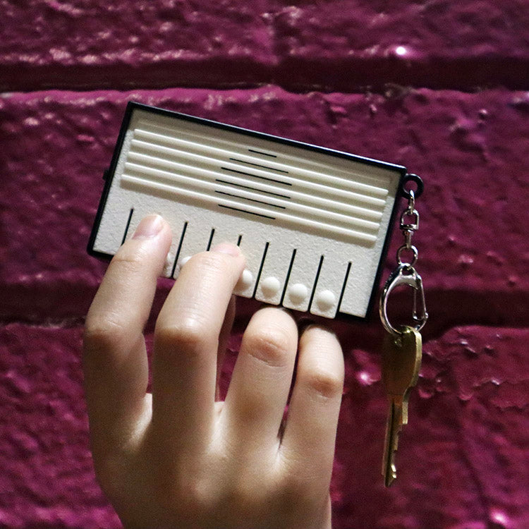 Kikkerland Home Mini Piano Schlüsselanhänger Klavier
