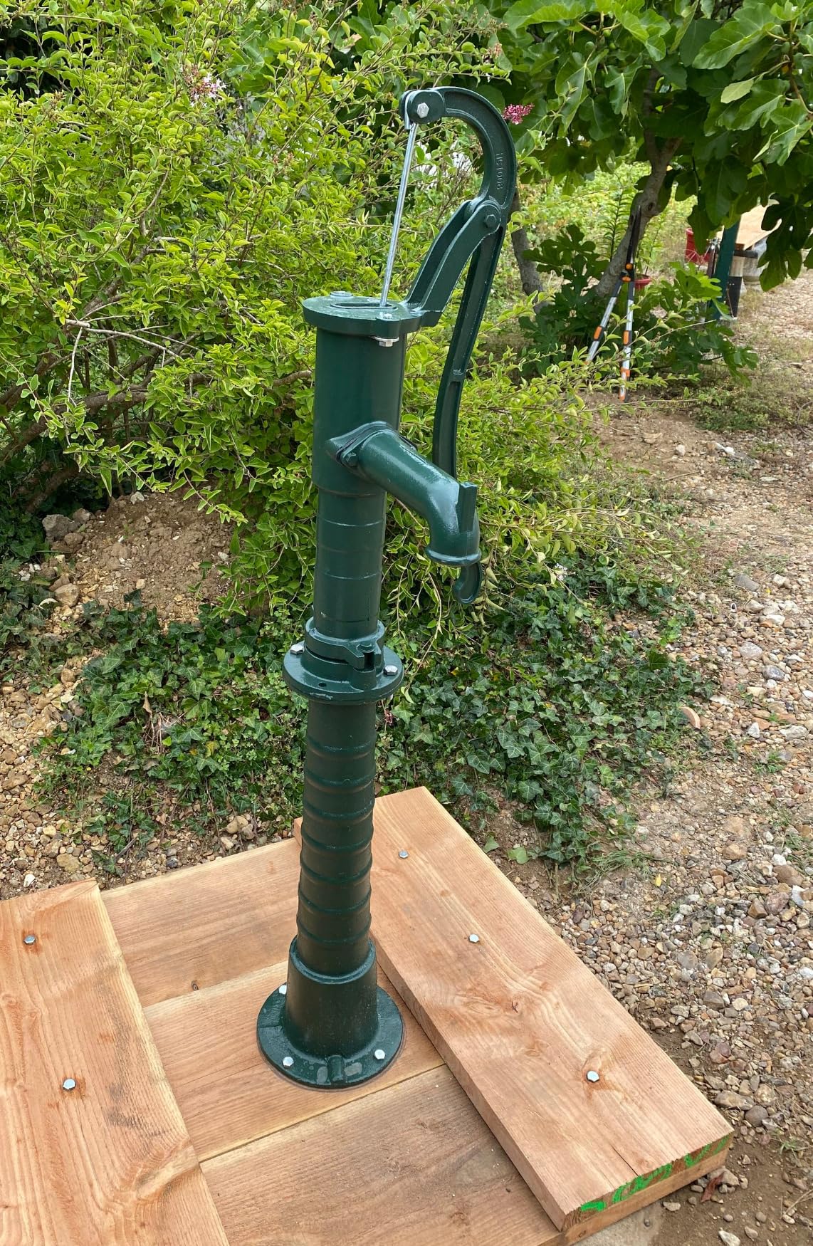 vidaXL Heimwerkerbedarf Pumpenständer Gusseisen 66 cm schwarz-grün