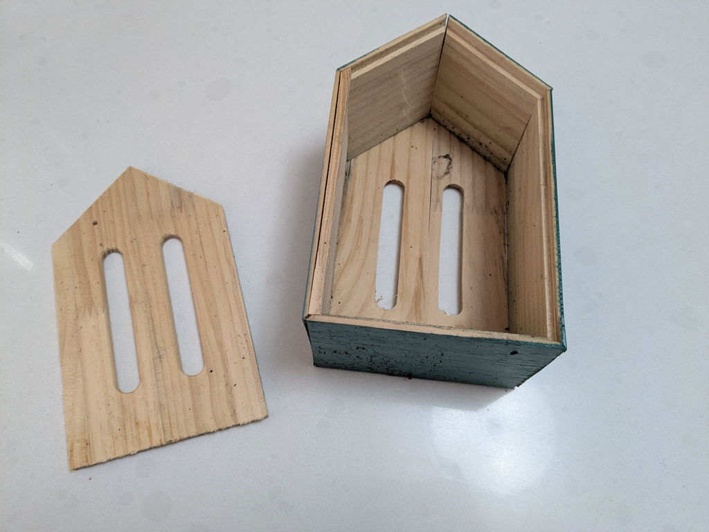 Kikkerland Home Schmetterlingshaus Holz zum Aufhängen