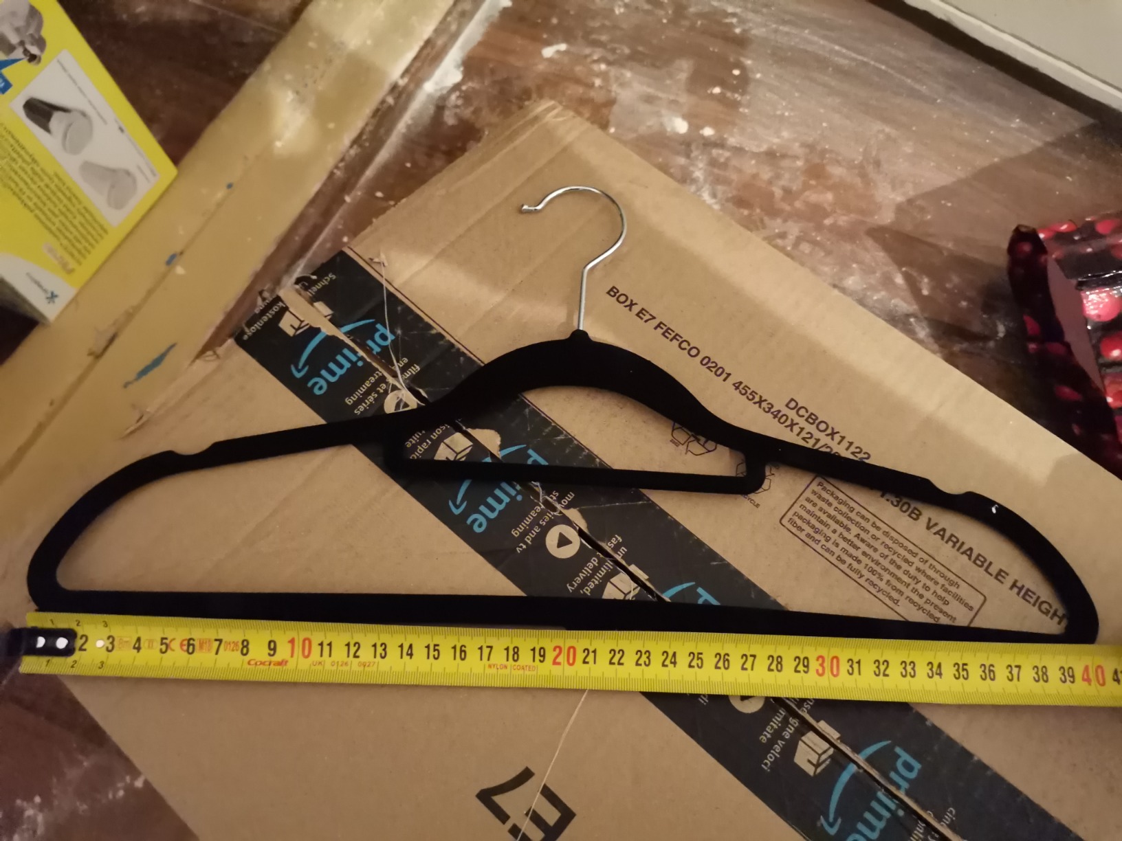 Intirilife Kleiderbügel Samt Schwarz 20 Stück 43,5 cm Antirutsch