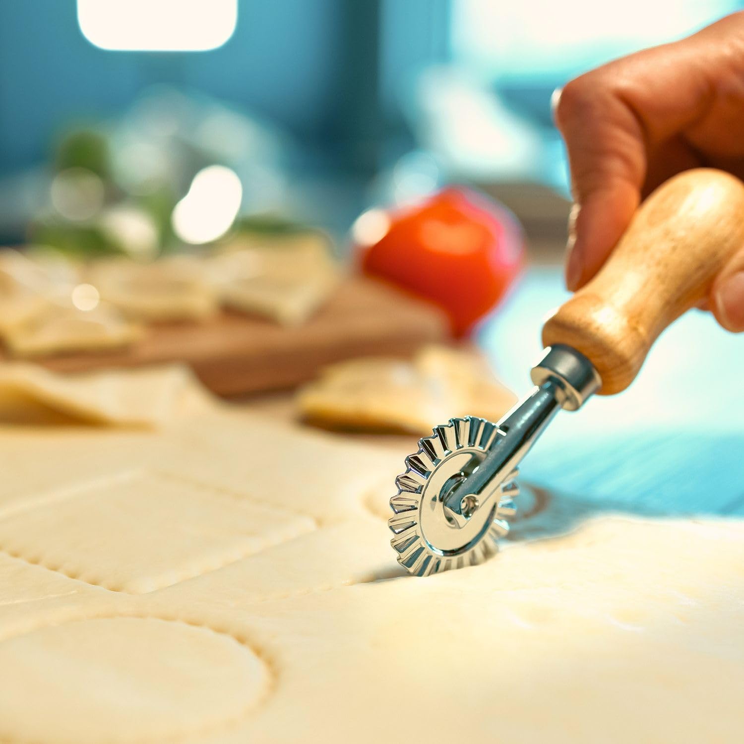 Intirilife Ravioli Ausstecher Set 4-teilig mit Teigrad