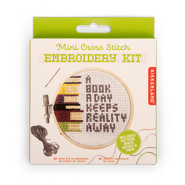 Kikkerland Crafters A Book a Day Mini Kreuzstich Stickset Buch