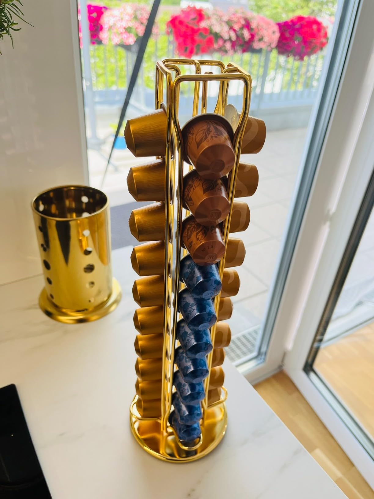 Intirilife Kapselhalter Gold 40 Nespresso Kapseln Eisen drehbar