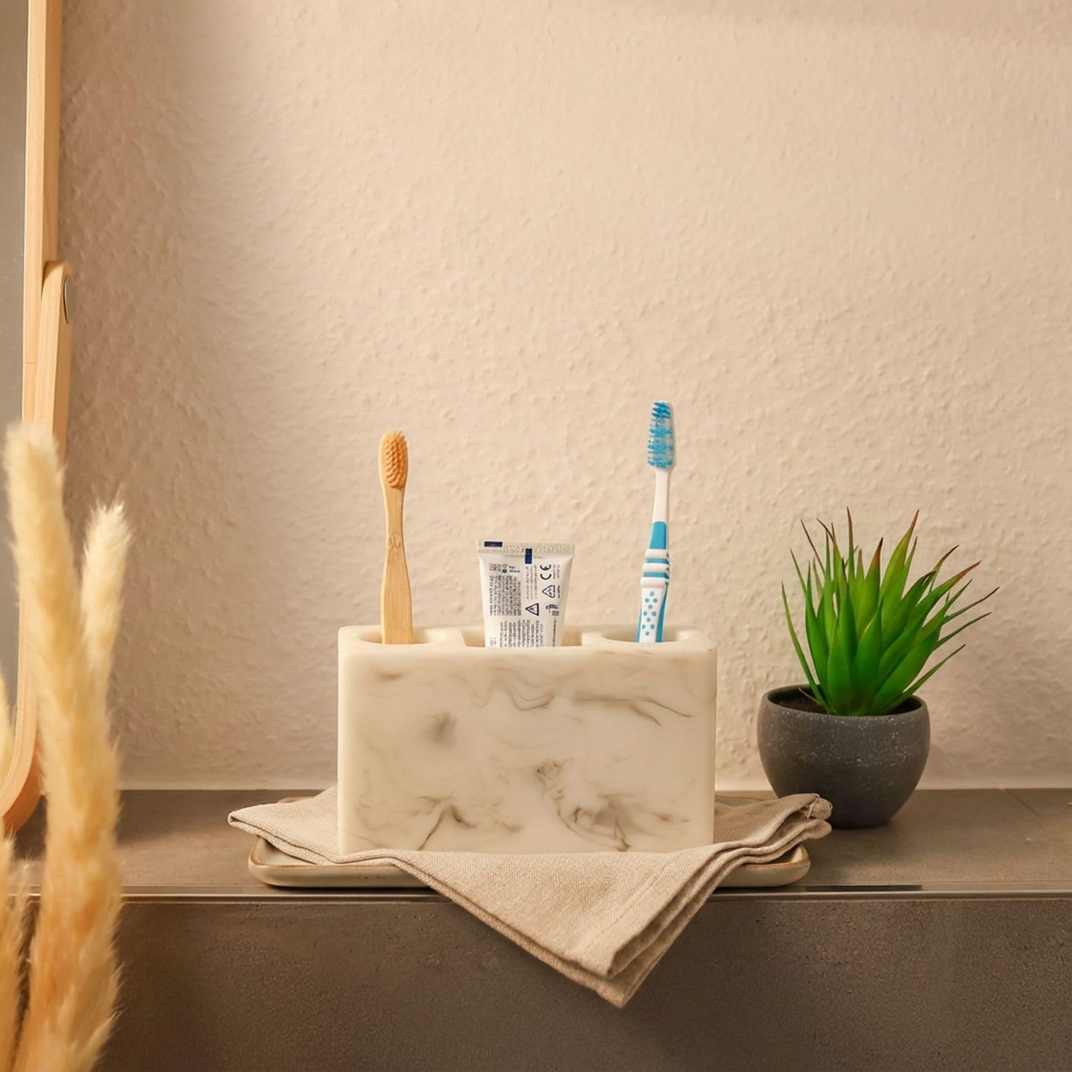 Intirilife Zahnbürstenhalter Marmor weiß Resin mit Fächern