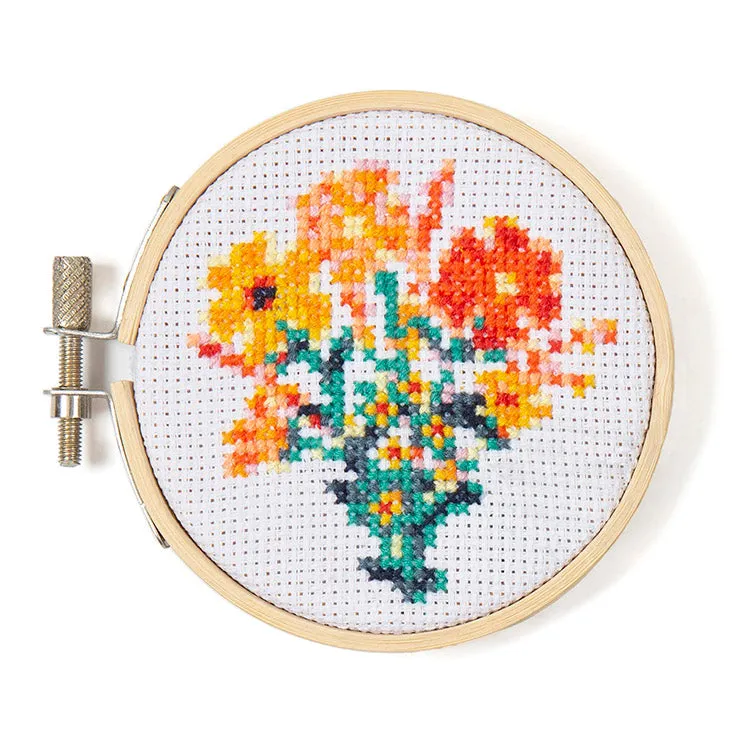 Kikkerland Crafters Mini Kreuzstich Stickset Blumen
