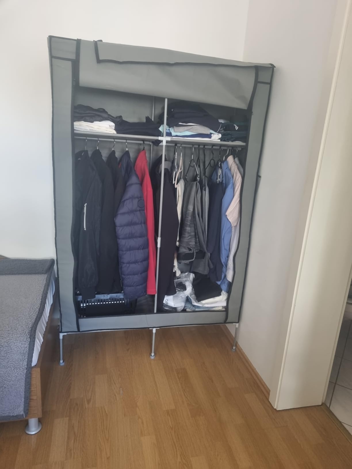 Intirilife Faltschrank 108x45x170 cm Stoffschrank Braun